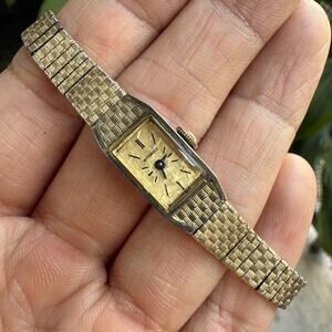Vintage Wittnauer 10k Gold Filled Ladies Watch Manual Wind Dainty Women’s